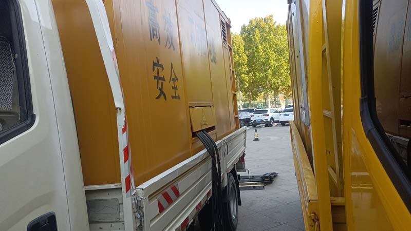 铁山港如何判断柴油发电机组和UPS电源的切换时间是否符合要求？